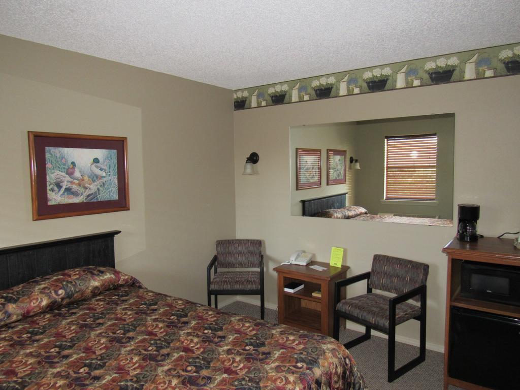 Country Inn Lake Resort Hot Springs Exterior photo