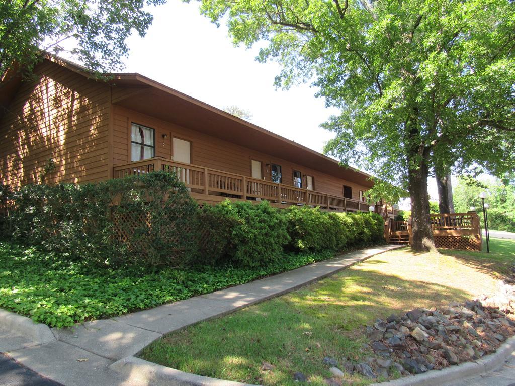 Country Inn Lake Resort Hot Springs Exterior photo