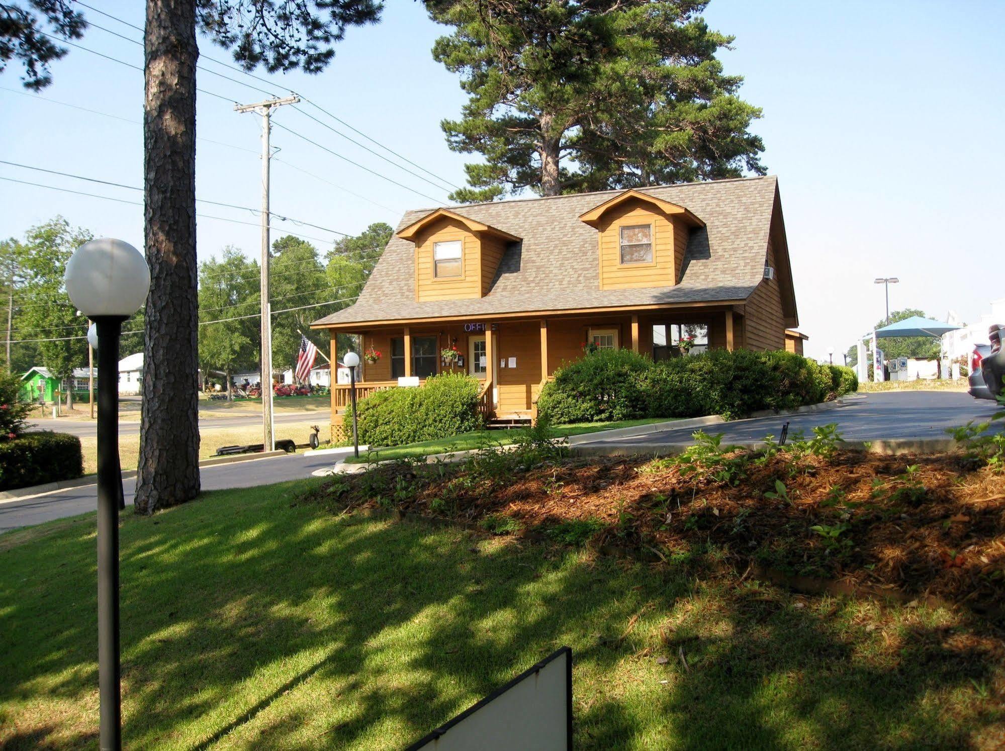 Country Inn Lake Resort Hot Springs Exterior photo