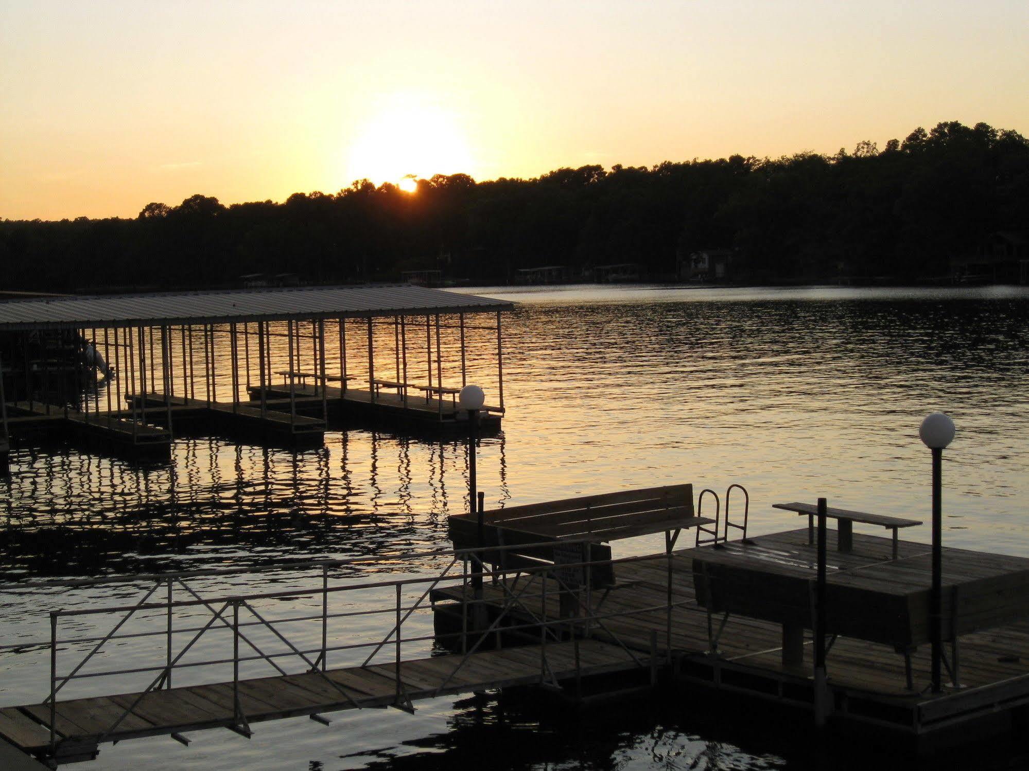 Country Inn Lake Resort Hot Springs Exterior photo